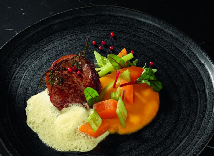 Délicieux Tournedos de bœuf accompagné de ses petits légumes