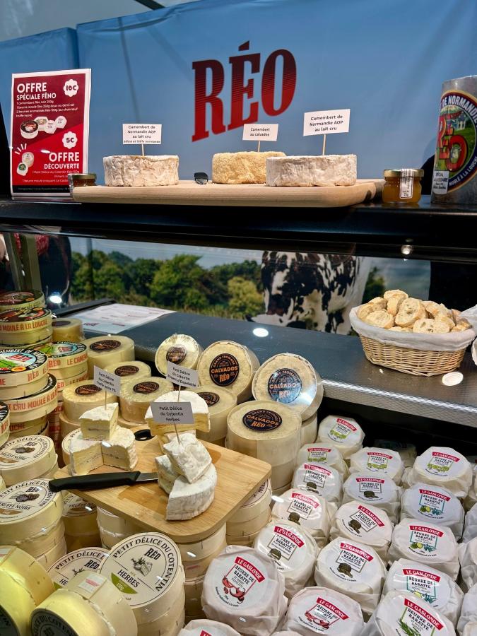 stand fromagerie réo FÊNO rouen en octobre 2025